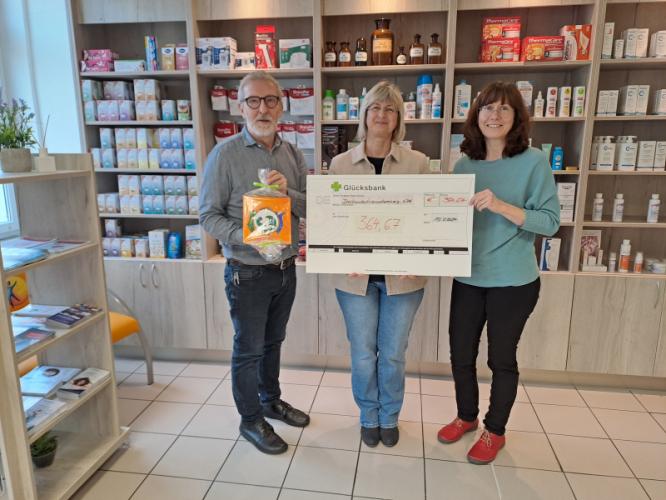 foto_spendenuebergabe_mothesapotheke.jpg